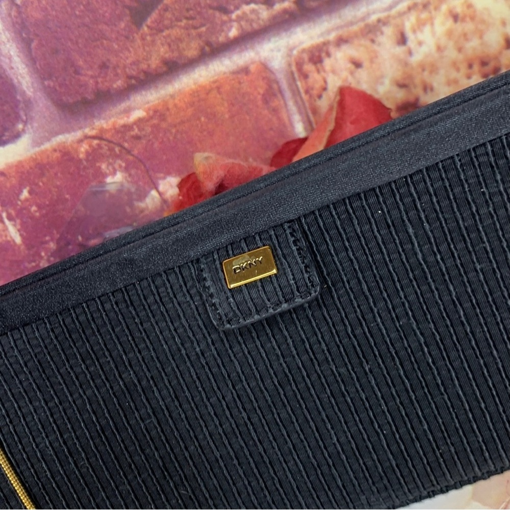 Black Ribbed Chain Shoulder Bag - Picture 2 of 15